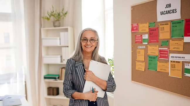 Can you work remotely on a French visitor visa?